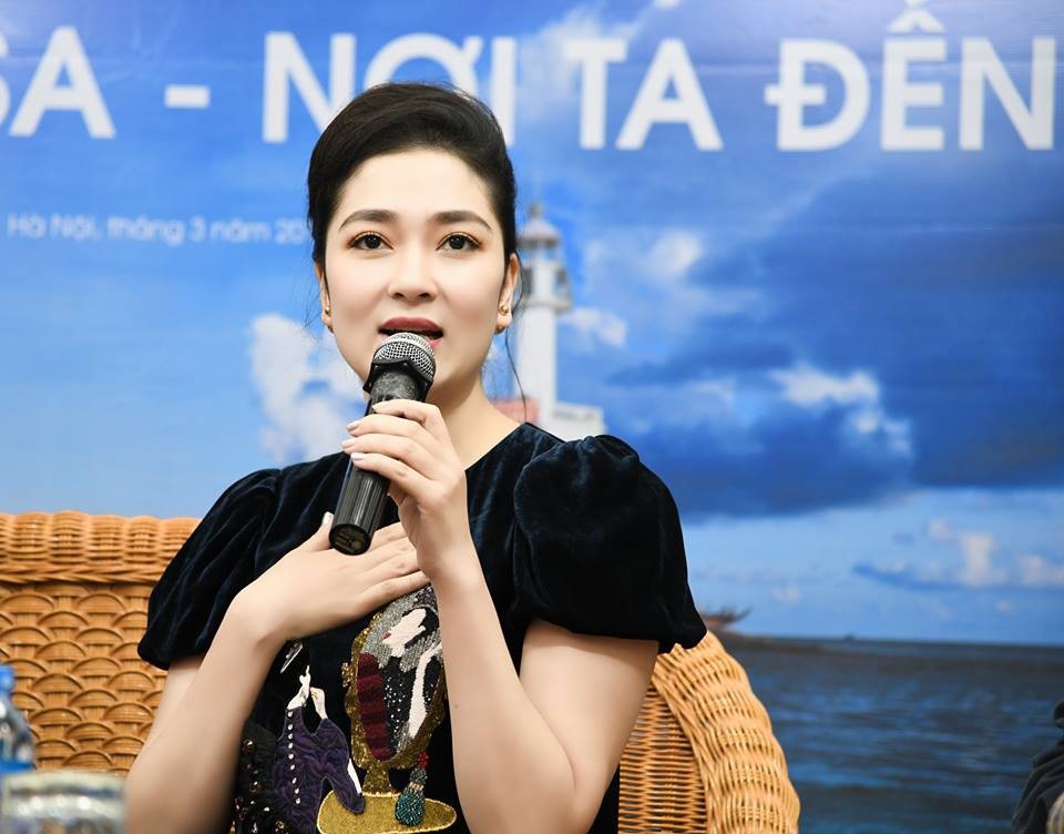 Hoa hậu Nguyễn Thị Huyền đẹp không tì vết sau thời gian “ở ẩn” - 5 Nguyễn Thị Huyền chia sẻ kỷ niệm trong chuyến đi ra Trường Sa.