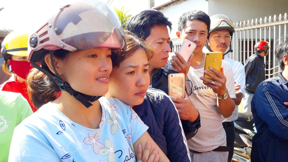 Vì sao người nông dân phải chen nhau đi siết nợ? - 1 Nghe tin vỡ nợ, nhiều người dân hoang mang, lo lắng trắng tay