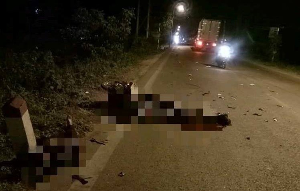 3 xe máy tông nhau, 5 người thương vong - 1 Hiện trường vụ tai nạn (Ảnh N.Đ.N)