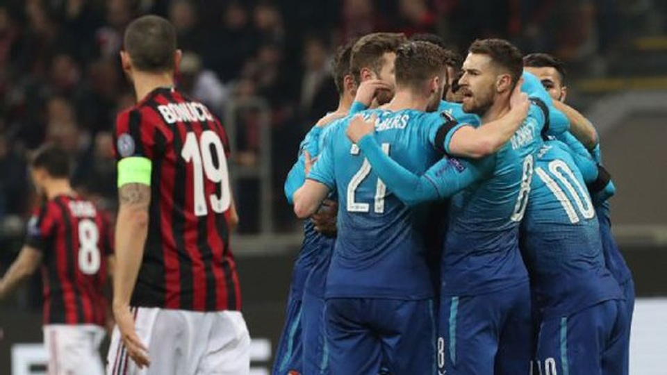Arsenal - AC Milan: Đặt một chân vào tứ kết - 1 Arsenal nắm trong tay lợi thế lớn khi giành chiến thắng 2-0 trước AC Milan ở lượt đi