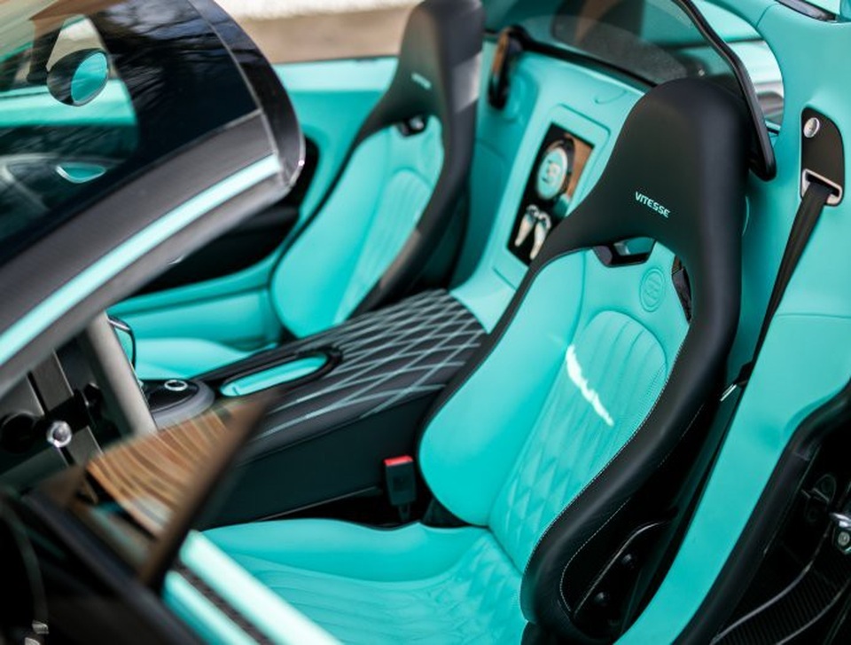 Chiêm ngưỡng chiếc Bugatti Veyron Grand Sport Vitesse phiên bản độ đặc biệt ‘Tiffany Edition’ - 14 Chiêm ngưỡng chiếc Bugatti Veyron Grand Sport Vitesse phiên bản độ đặc biệt ‘Tiffany Edition’ - 14