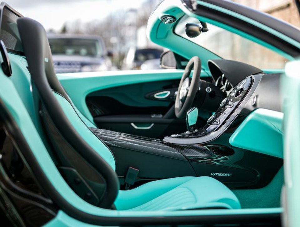 Chiêm ngưỡng chiếc Bugatti Veyron Grand Sport Vitesse phiên bản độ đặc biệt ‘Tiffany Edition’ - 13 Chiêm ngưỡng chiếc Bugatti Veyron Grand Sport Vitesse phiên bản độ đặc biệt ‘Tiffany Edition’ - 13