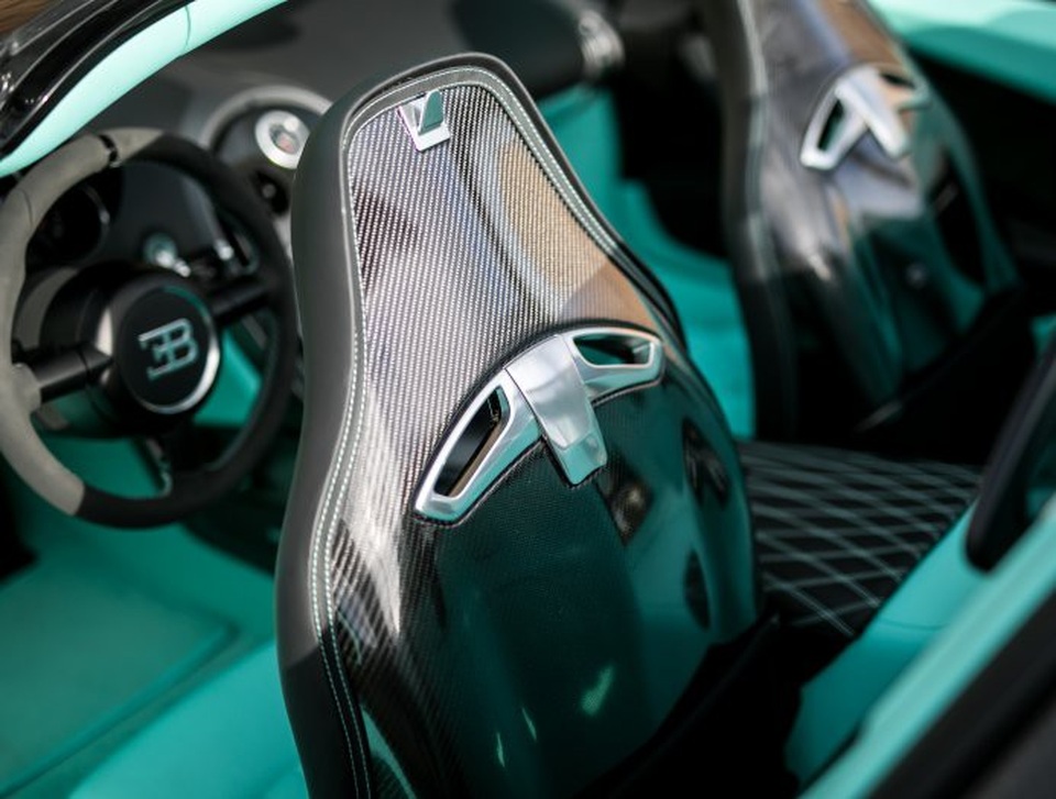 Chiêm ngưỡng chiếc Bugatti Veyron Grand Sport Vitesse phiên bản độ đặc biệt ‘Tiffany Edition’ - 12 Chiêm ngưỡng chiếc Bugatti Veyron Grand Sport Vitesse phiên bản độ đặc biệt ‘Tiffany Edition’ - 12