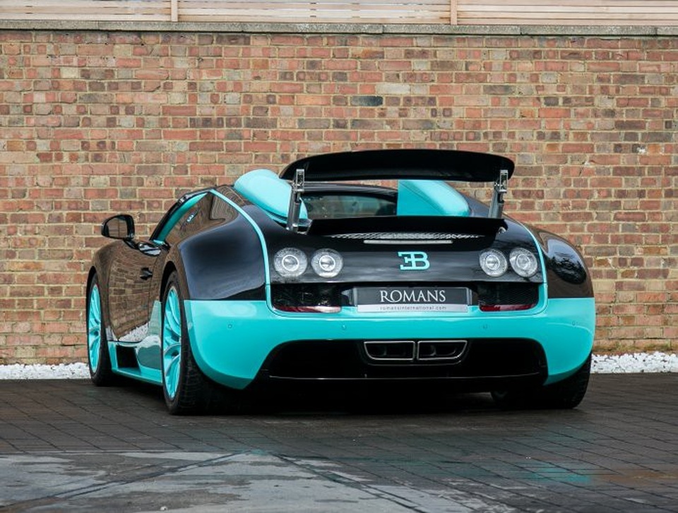 Chiêm ngưỡng chiếc Bugatti Veyron Grand Sport Vitesse phiên bản độ đặc biệt ‘Tiffany Edition’ - 9 Chiêm ngưỡng chiếc Bugatti Veyron Grand Sport Vitesse phiên bản độ đặc biệt ‘Tiffany Edition’ - 9