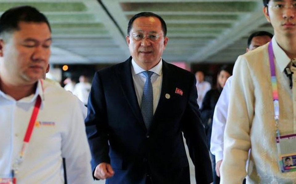 Chuyến đi gây chú ý của Ngoại trưởng Triều Tiên sau đề xuất đối thoại với Mỹ - 1 Ngoại trưởng Triều Tiên Ri Yong-ho (Ảnh: Reuters)