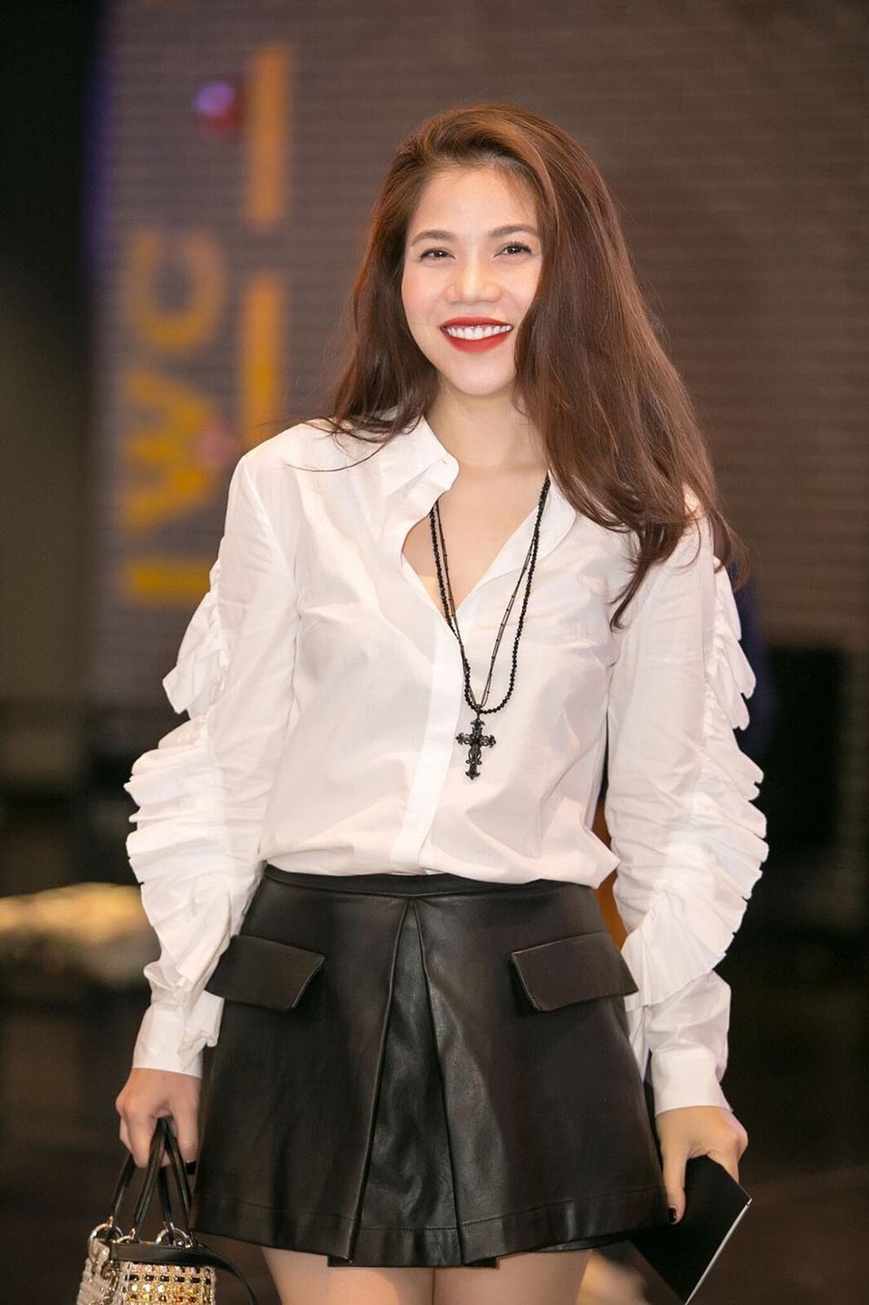 Elly Trần trễ nải vòng một, “dính như sam” bên Trần Bảo Sơn - 4 Elly Trần trễ nải vòng một, “dính như sam” bên Trần Bảo Sơn - 4