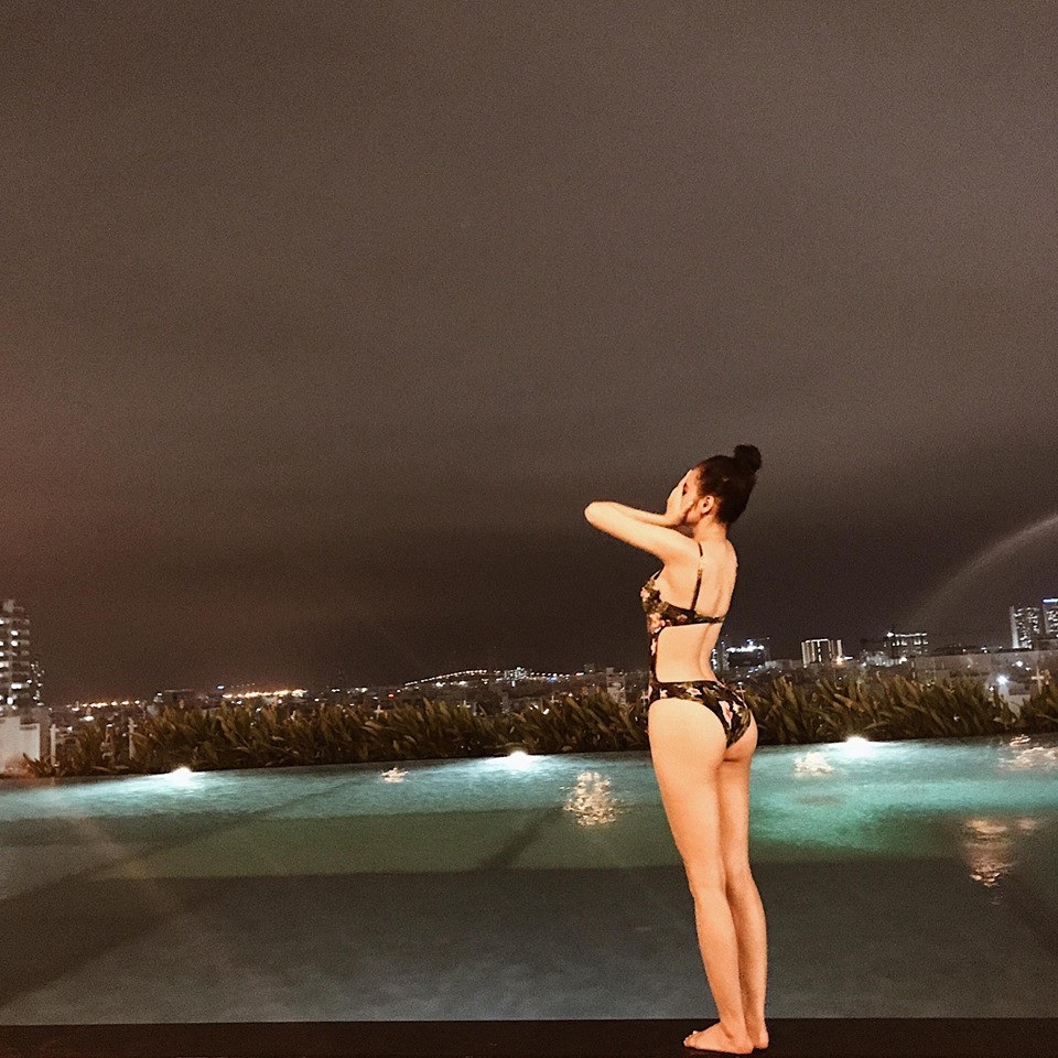 Liên tục khoe siêu vòng 3 dù bị “mỉa mai”, Angela Phương Trinh muốn chứng tỏ gì? - 7 Liên tục khoe siêu vòng 3 dù bị “mỉa mai”, Angela Phương Trinh muốn chứng tỏ gì? - 7