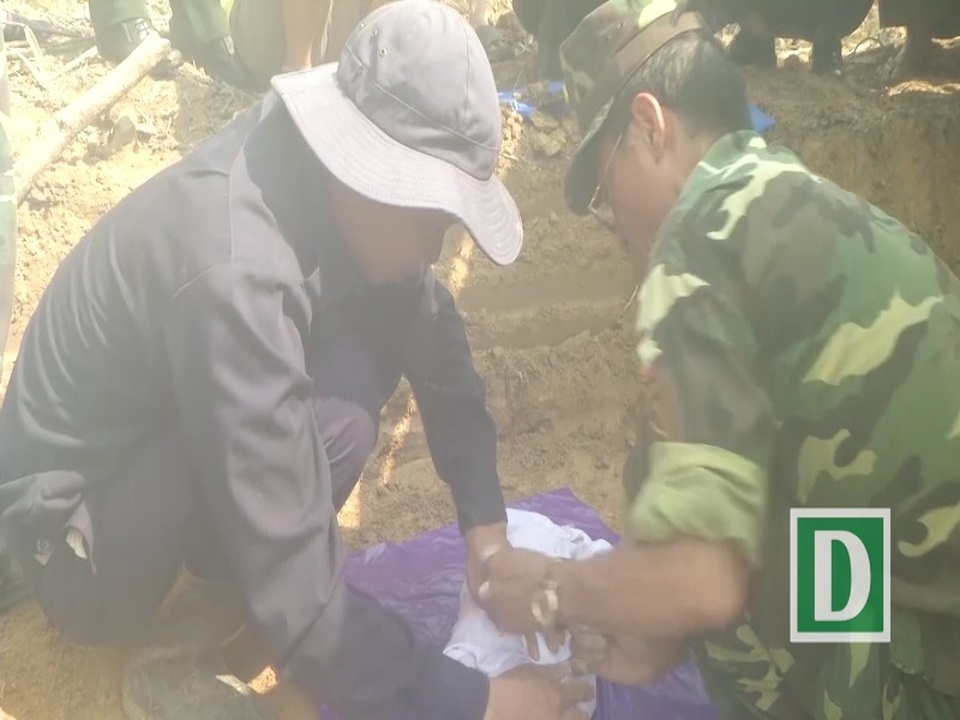 Tìm thấy và cất bốc nhiều hài cốt liệt sĩ cùng di vật - 3 Đến thời điểm hiện nay, các lực lượng đã cất bốc được 21 hài cốt liệt sĩ