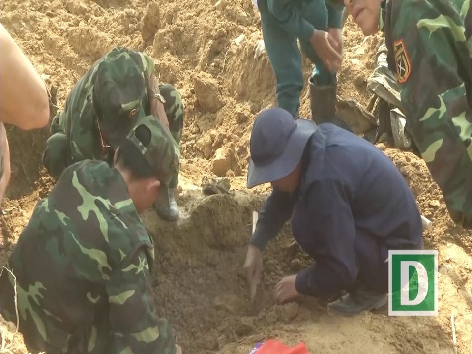 Tìm thấy và cất bốc nhiều hài cốt liệt sĩ cùng di vật - 2 Khu vực tìm kiếm được mở rộng sang nhiều địa điểm khác nhau