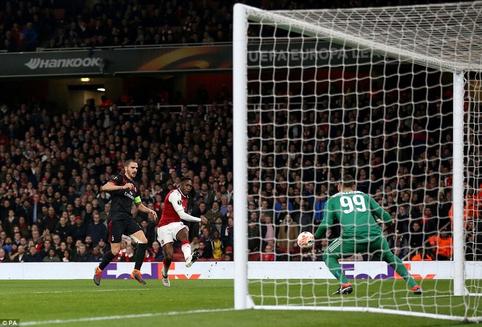 
Welbeck vượt qua Bonucci, Arsenal tạo ra khá nhiều cơ hội ở trận đấu này
