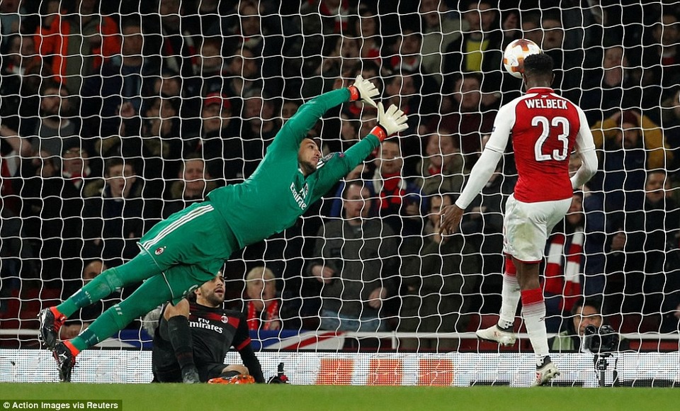 
Welbeck tỏa sáng với một cú đúp vào lưới AC Milan tại Emirates

