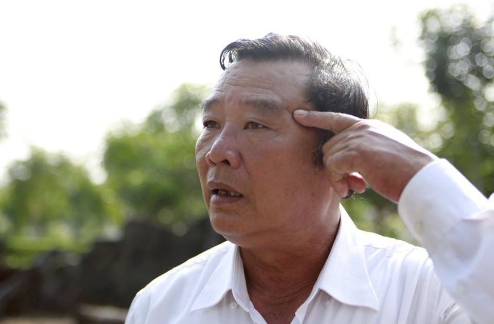 50 năm ký ức ám ảnh vụ thảm sát Mỹ Lai - 3 Ông Pham Thanh Cong chỉ vào vết sẹo trên đầu do trúng mảnh đạn trong vụ thảm sát Mỹ Lai (Ảnh: AP)