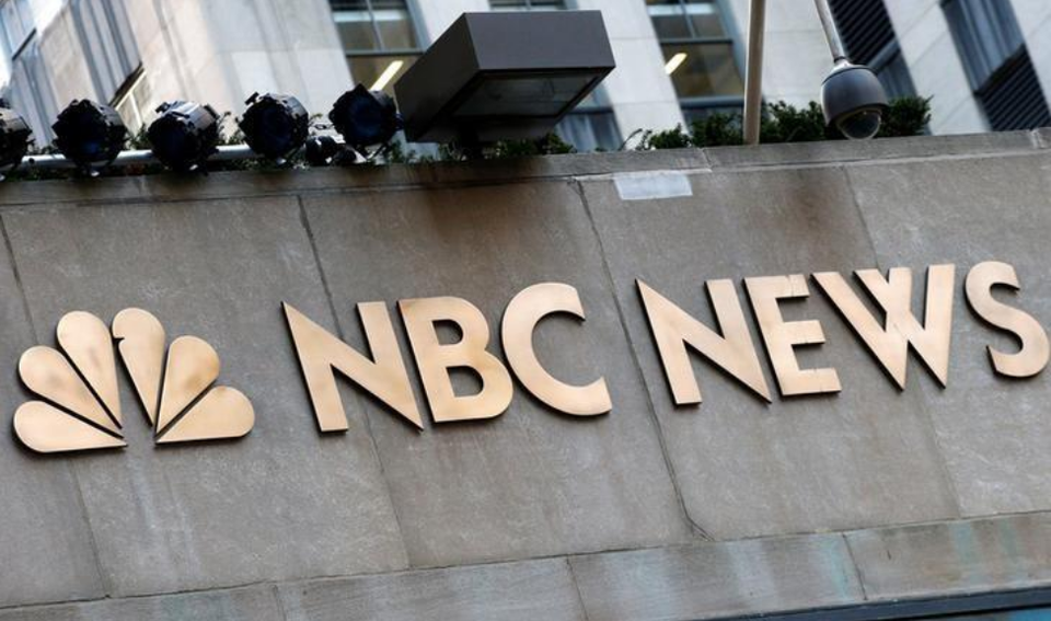 Đài truyền hình Mỹ tẩy chay, mỉa mai Facebook là "Fakebook" - 3 NBC News đang nỗ lực làm mới để thu hút người dùng, nhưng quyết định không dựa vào Facebook, cho dù đây là 1 trong 2 nền tảng video trực tuyến có lượng người xem lớn nhất thế giới.