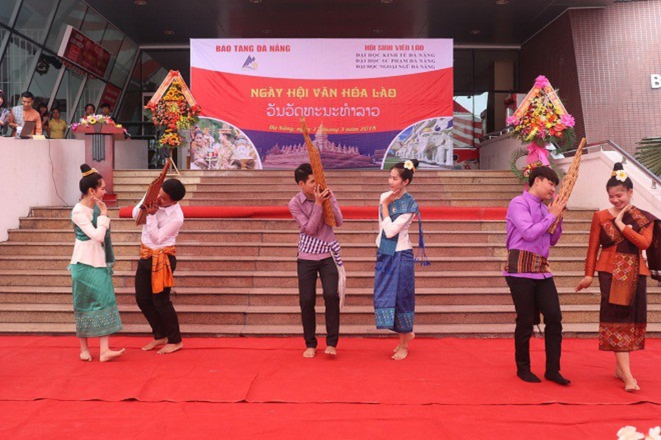 Du học sinh Lào mang Tết của "đất nước triệu Voi" đến Đà Nẵng - 1 Ngày hội văn hóa Lào ở Đà Nẵng hấp dẫn người dân và du khách