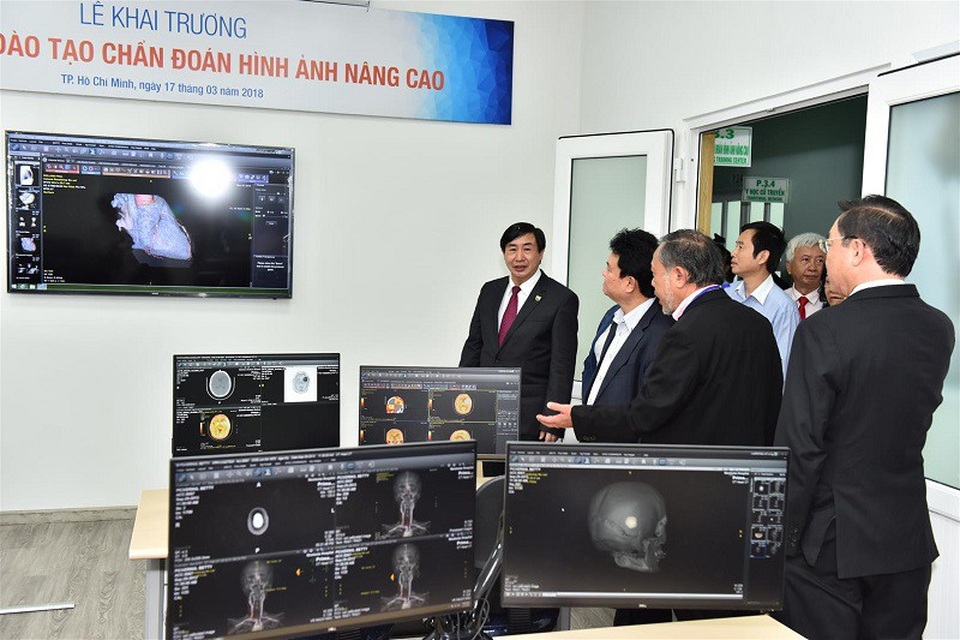Bác sĩ Việt Nam sẽ kết nối hội chẩn trực tuyến với thế giới - 1 Công nghệ số được ứng dụng vào đào tạo sẽ nâng cao chuyên môn trong chẩn đoán cho các bác sĩ