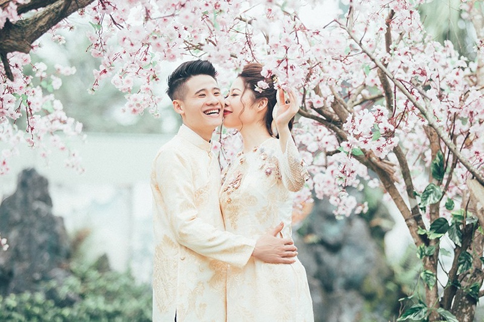 Chuyện cô gái Nhật Bản muốn làm dâu Hà Tĩnh - 2 Chồng của Haruka là Nguyễn Hữu Kỳ. Kỳ quê ở Hà Tĩnh, sang Nhật Bản vừa học vừa làm. Hiện tại, Kỳ đang là đầu bếp nhà hàng bò Kobe ở thành phố Kobe, Nhật.