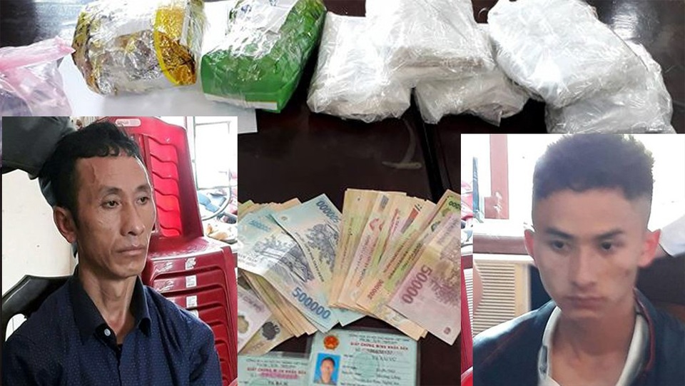 Hai cha con cõng 5 bánh heroin và 2.000 viên ma túy đá - 1 Hai cha con Vừ và Bì cùng tang vật tại cơ quan điều tra.