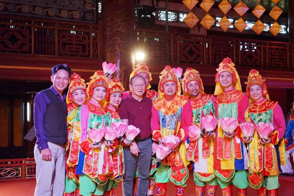 HLV Park Hang Seo thích thú tham quan Đại Nội Huế - 15 HLV Park Hang Seo thích thú tham quan Đại Nội Huế - 15