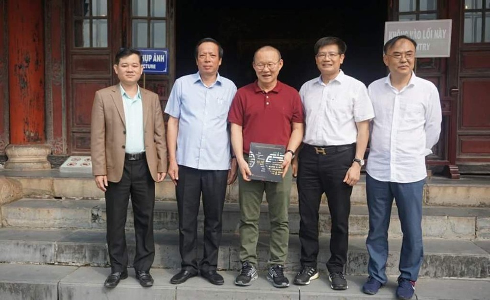 HLV Park Hang Seo thích thú tham quan Đại Nội Huế - 8 HLV Park Hang Seo thích thú tham quan Đại Nội Huế - 8