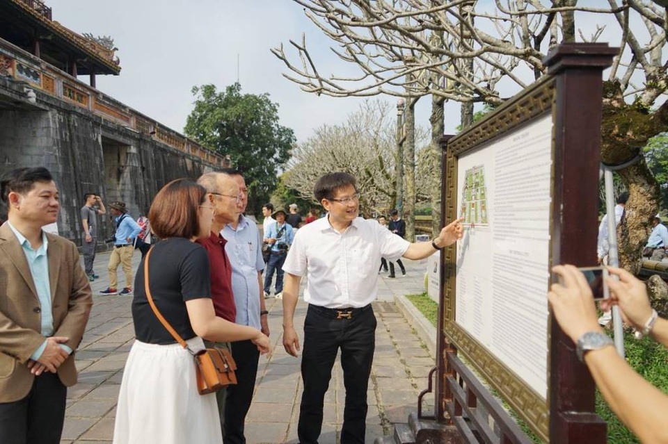 HLV Park Hang Seo thích thú tham quan Đại Nội Huế - 2 HLV Park Hang Seo thích thú tham quan Đại Nội Huế - 2