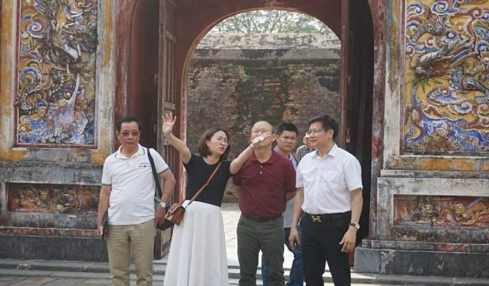 HLV Park Hang Seo thích thú tham quan Đại Nội Huế - 9 HLV Park Hang Seo thích thú tham quan Đại Nội Huế - 9