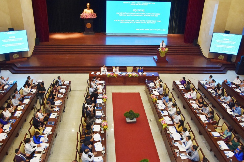 TPHCM cam kết thanh kiểm tra doanh nghiệp duy nhất một lần trong năm - 1
Lãnh đạo TPHCM cùng doanh nghiệp tìm cách giải quyết các vướng mắc, nâng cao năng lực cạnh tranh cho doanh nghiệp thành phố.