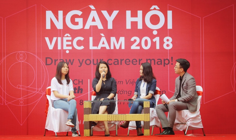 Hơn 3000 sinh viên thủ đô tham gia Ngày hội việc làm 2018 - 2 Tọa đàm tư vấn nghề nghiệp.