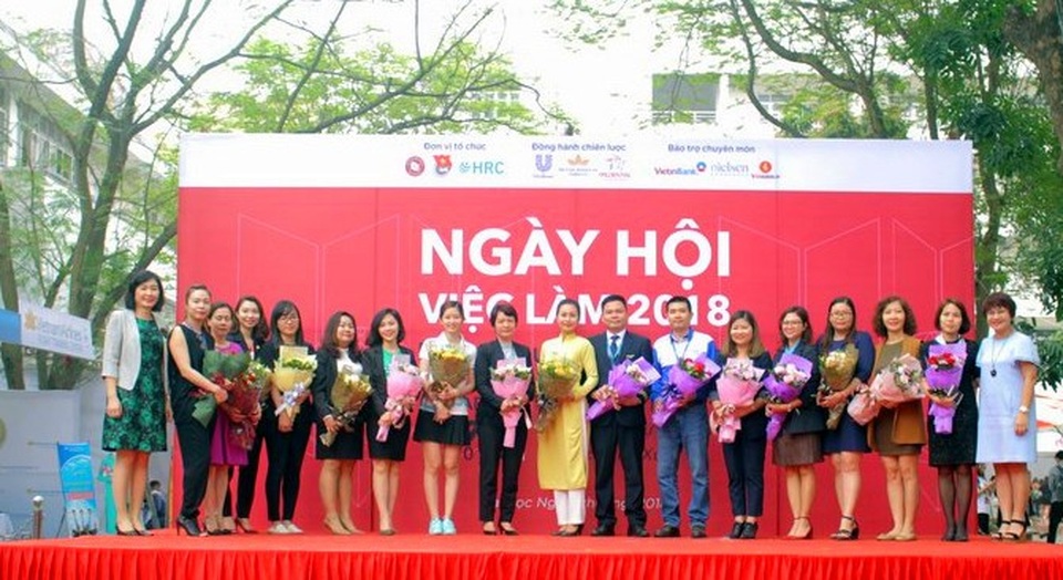 Hơn 3000 sinh viên thủ đô tham gia Ngày hội việc làm 2018 - 9 Hơn 3000 sinh viên thủ đô tham gia Ngày hội việc làm 2018 - 9