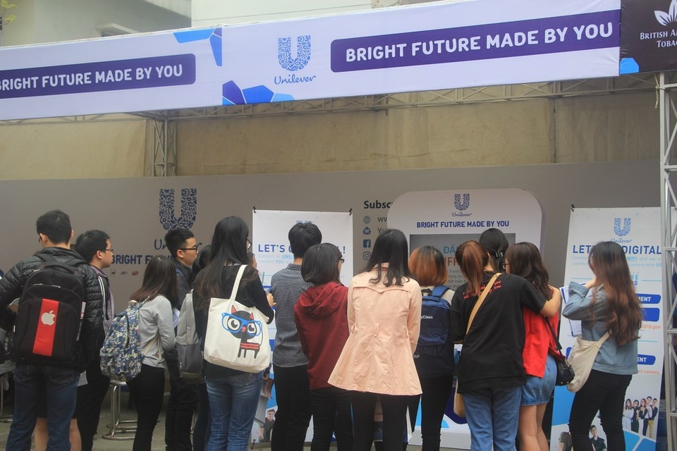 Hơn 3000 sinh viên thủ đô tham gia Ngày hội việc làm 2018 - 6 Hơn 3000 sinh viên thủ đô tham gia Ngày hội việc làm 2018 - 6