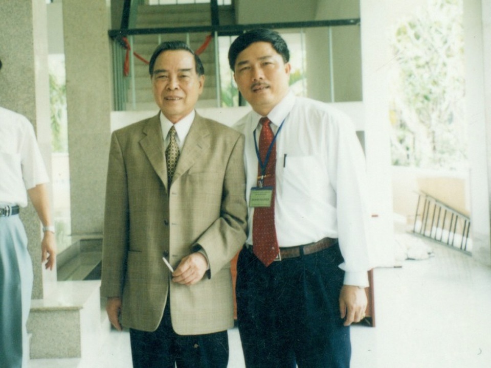 Nguyên Thủ tướng Phan Văn Khải: Người “cởi trói” cho doanh nghiệp tư nhân phát triển - 1
Ông Nguyễn Văn Đệ chụp ảnh lưu niệm cùng nguyên Thủ tướng Phan Văn Khải