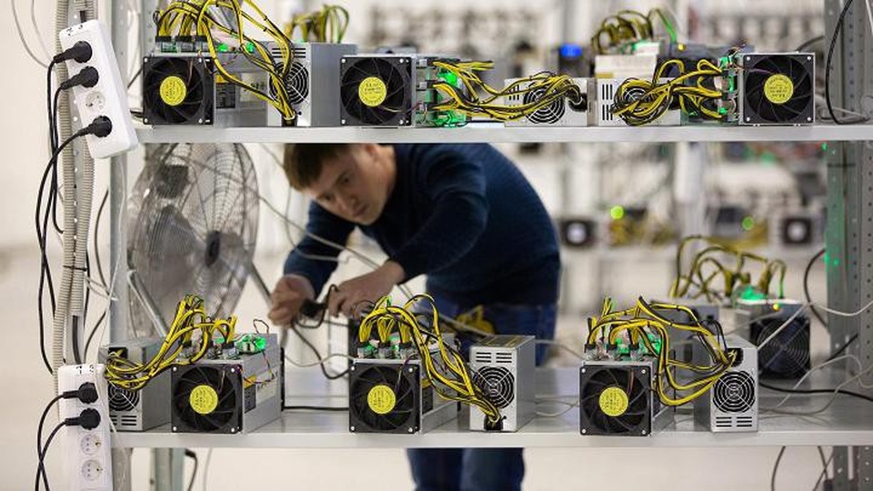 Tin xấu cho “thợ mỏ” tiền ảo: Bitcoin đã không còn lợi nhuận - 1 Nếu chi phí để đào Bitcoin vượt quá giá trị của loại tiền ảo này, các thợ mỏ sẽ không còn hứng thú. (Nguồn: CNBC)
