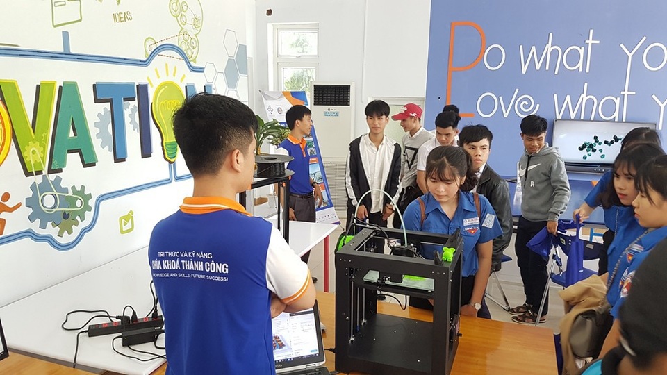 
Xem máy in 3D. (Ảnh: Đại Dương)
