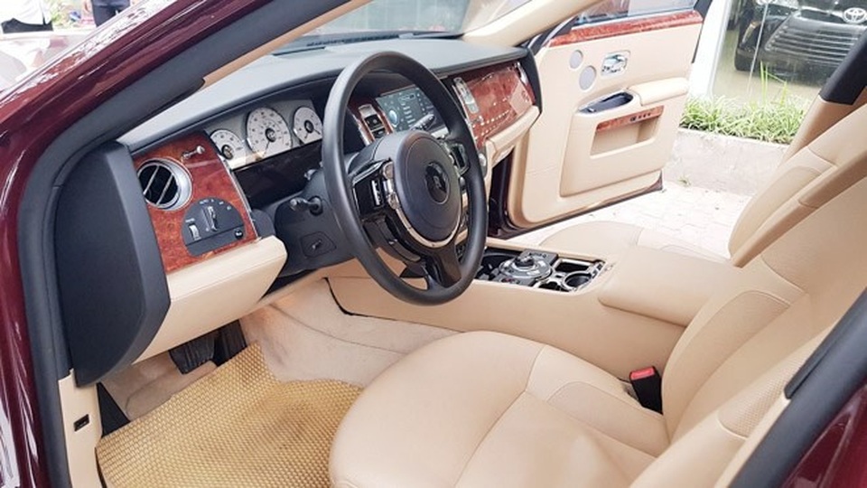 Rao bán Roll-Royce Ghost biển ngũ quý 1 giá hơn 11 tỷ đồng - 5 Rao bán Roll-Royce Ghost biển ngũ quý 1 giá hơn 11 tỷ đồng - 5