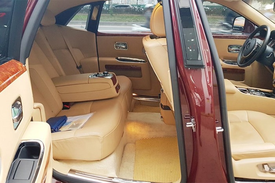 Rao bán Roll-Royce Ghost biển ngũ quý 1 giá hơn 11 tỷ đồng - 6 Nội thất trong xe còn rất mới.