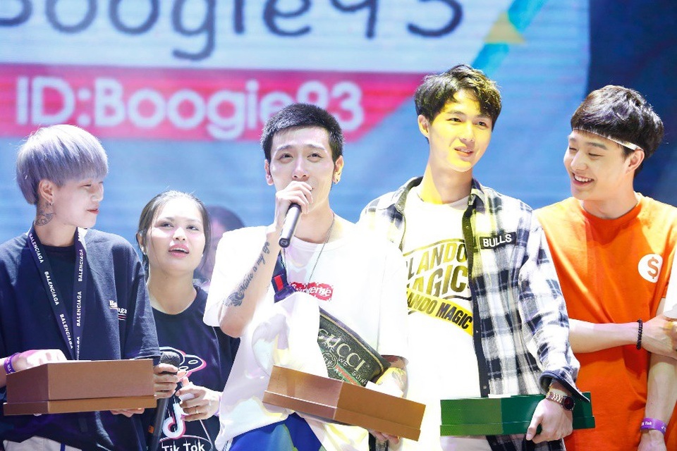 Soobin Hoàng Sơn hội ngộ 200 gương mặt trẻ - 9 Soobin Hoàng Sơn hội ngộ 200 gương mặt trẻ - 9