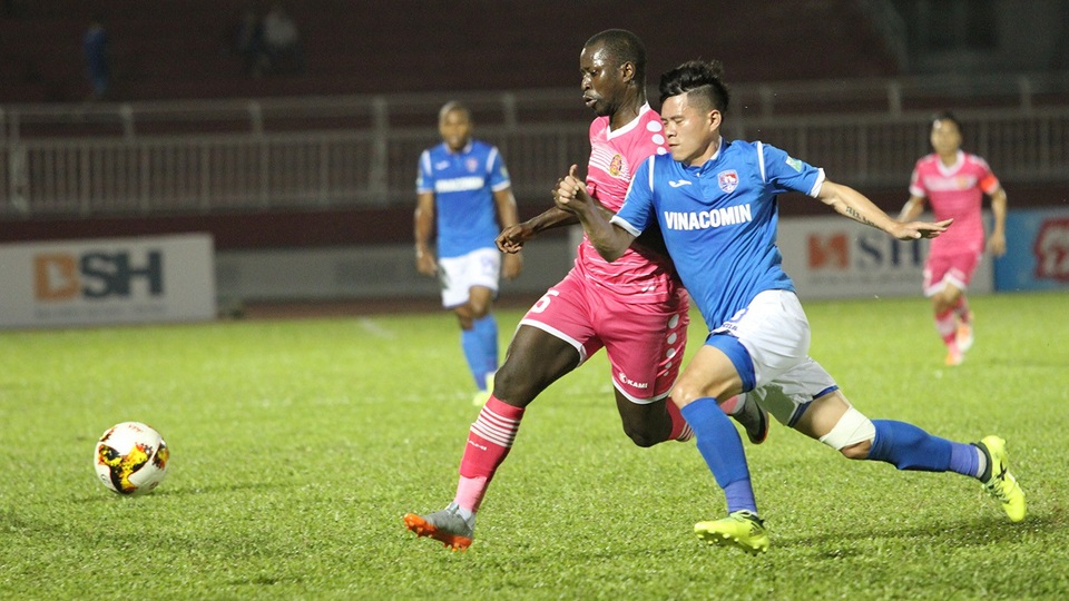 Than Quảng Ninh ngược dòng đánh bại Sài Gòn FC - 1 Tiền đạo Da Sylva của Sài Gòn FC luôn bị hàng thủ Than Quảng Ninh kèm chặt