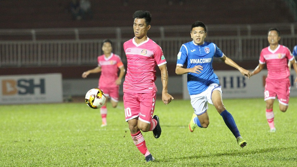 Than Quảng Ninh ngược dòng đánh bại Sài Gòn FC - 2 Hoàng Thiên (10) là tác giả của bàn mở tỷ số cho Sài Gòn FC
