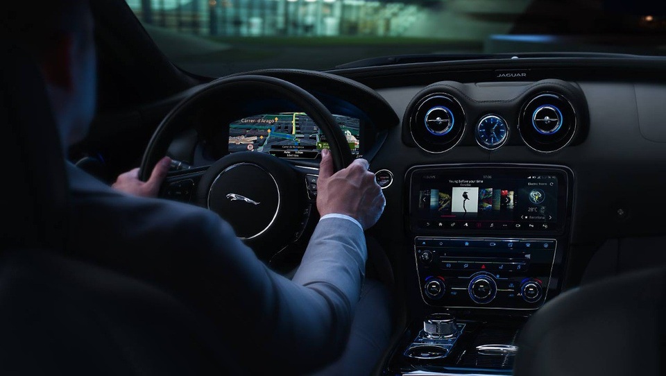 Thế giới thượng lưu bên trong Jaguar XJL - 4 Hiệu suất mạnh mẽ đặc trưng nhà báo gấm Jaguar