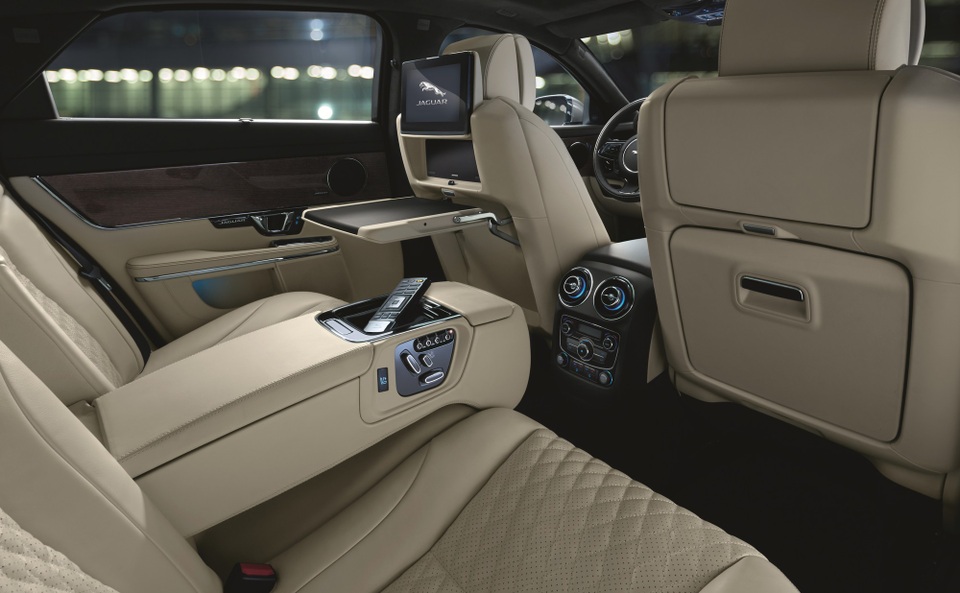 Thế giới thượng lưu bên trong Jaguar XJL - 3 Jaguar XJL định nghĩa mới về văn phòng di động