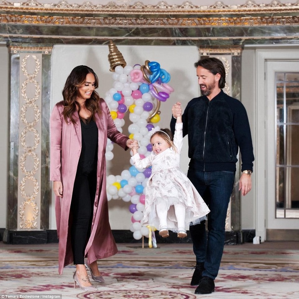 Con gái tỷ phú F1 tổ chức tiệc sinh nhật xa hoa cho con gái - 6
Hình ảnh gia đình hạnh phúc của Tamara Ecclestone