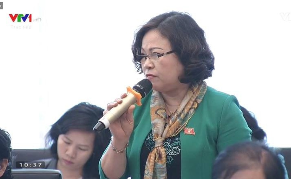 Đại biểu Quốc hội chất vấn Bộ trưởng Tư pháp về rút đề xuất tăng lương giáo viên - 3
Đại biểu Ngô Thị Minh