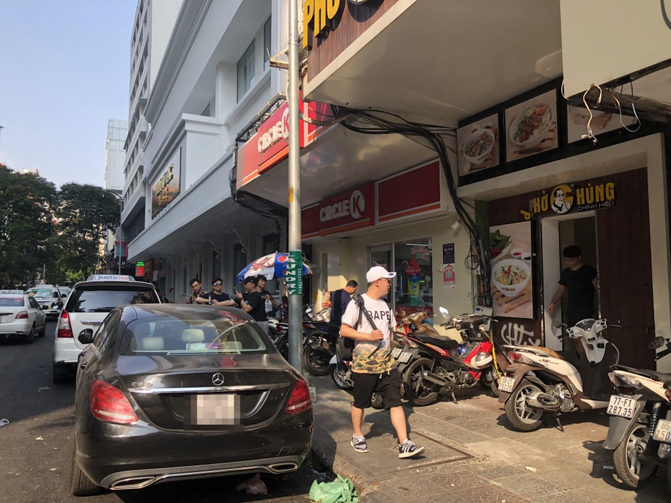 Thông tin mới nhất vụ Phan Như Thảo tố bị người lạ dàn cảnh bắt cóc con - 2 Đoạn đường nơi người mẫu Phan Như Thảo tố cáo bị nhóm người lạ dàn cảnh và có dấu hiệu bắt cóc con gái mình