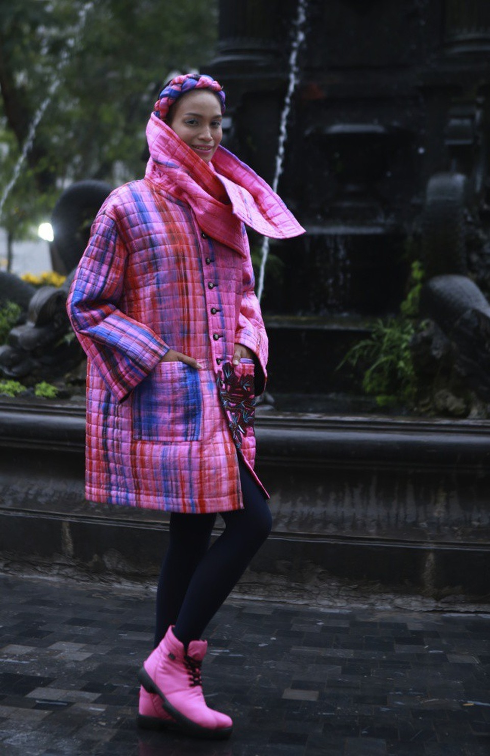 
NTK còn sử dụng kỹ thuật nhuộm và loang màu.
