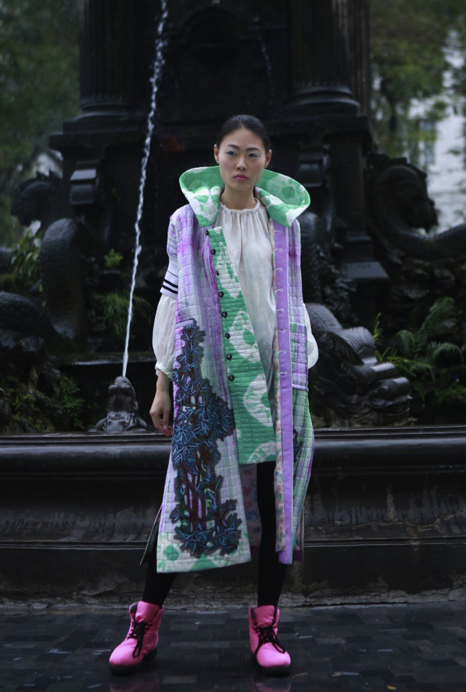 Thiết kế với mũ rộng vành, rất phù hợp với tiết trời mùa đông của Hà Nội.