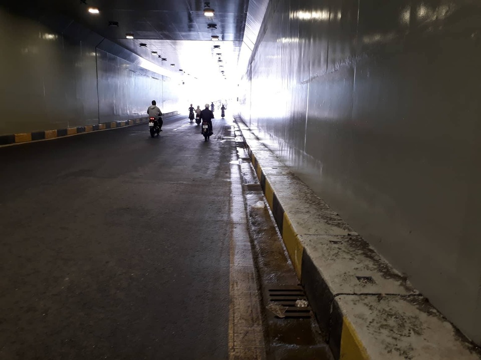 Hầm chui trăm tỷ ở Đà Nẵng bất ngờ ngập nặng - 2 Sau khi xảy ra sự cố, đơn vị điều hành dự án đã xử lý bơm nước ngay trong sáng 19/3