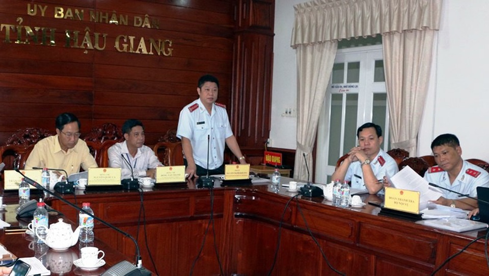 Bộ Nội vụ thanh tra công tác cán bộ tại Hậu Giang - 1 Đoàn thanh tra của Bộ Nội vụ công bố quyết định thanh tra công tác cán bộ tại Hậu Giang ngày 19/3