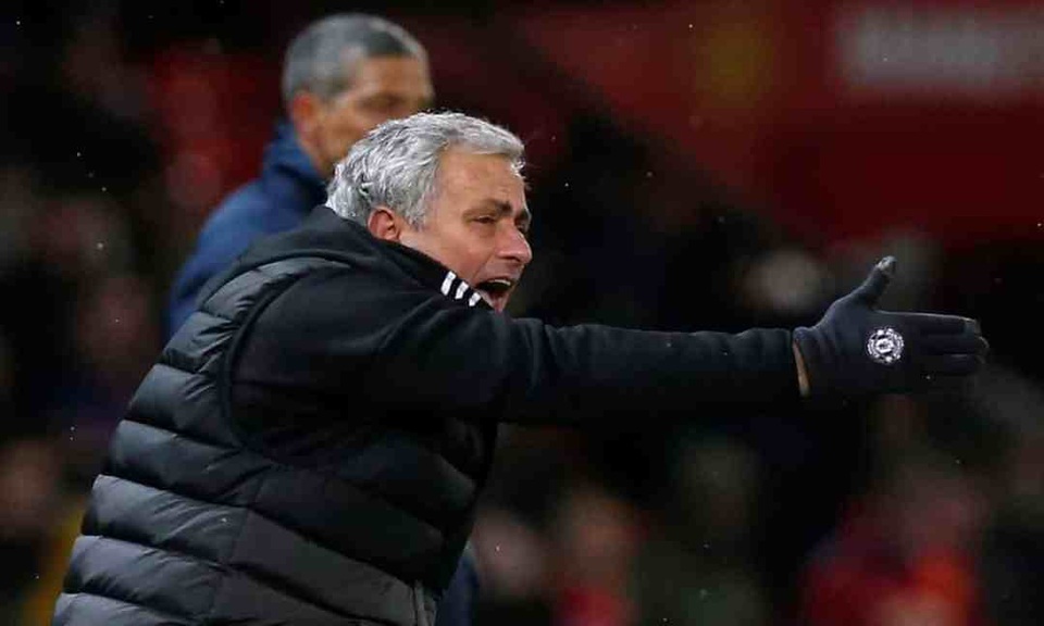 “Phòng thay đồ MU có nguy cơ loạn vì Mourinho” - 1 Phòng thay đồ MU có nguy cơ loạn vì Mourinho