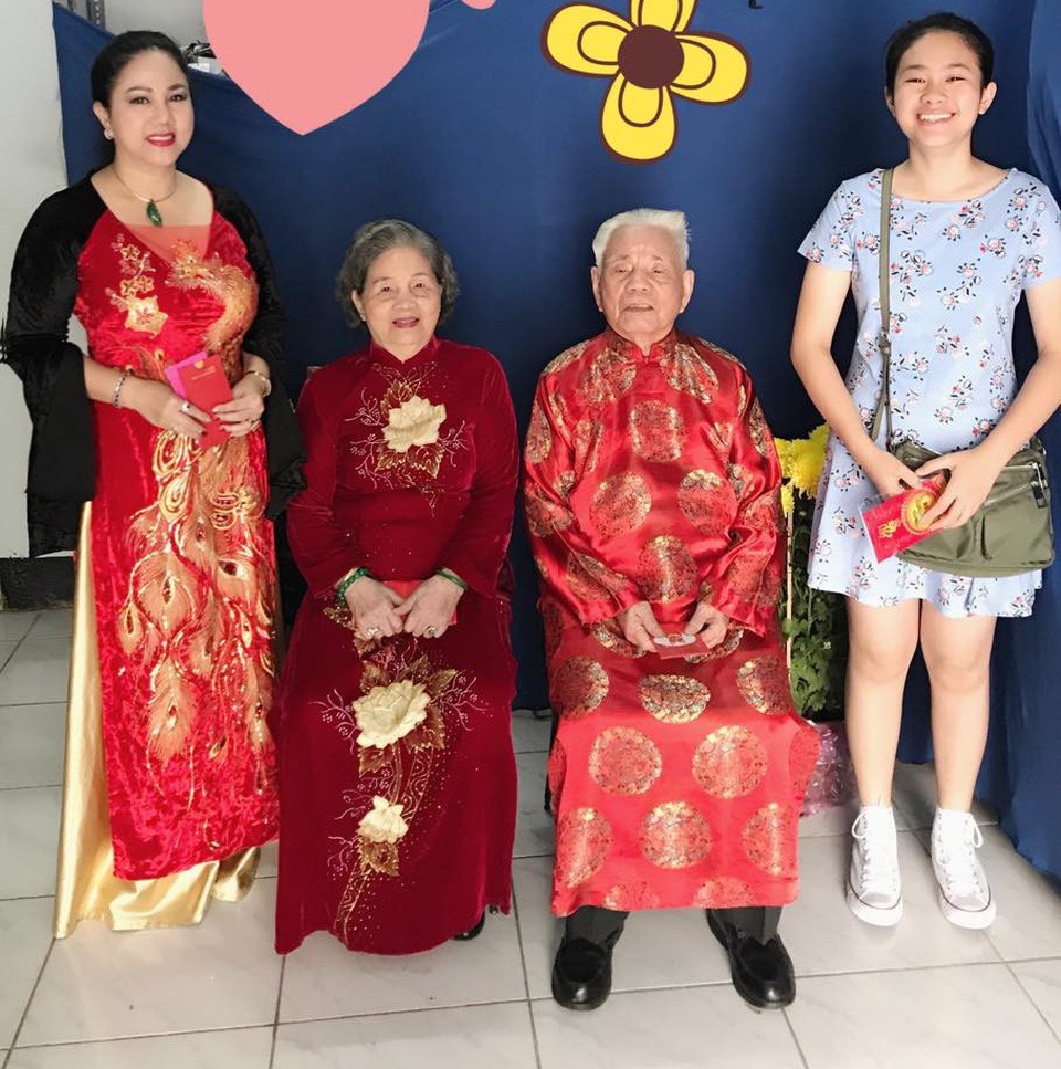 Ngọc Ánh cùng bố mẹ và con gái.