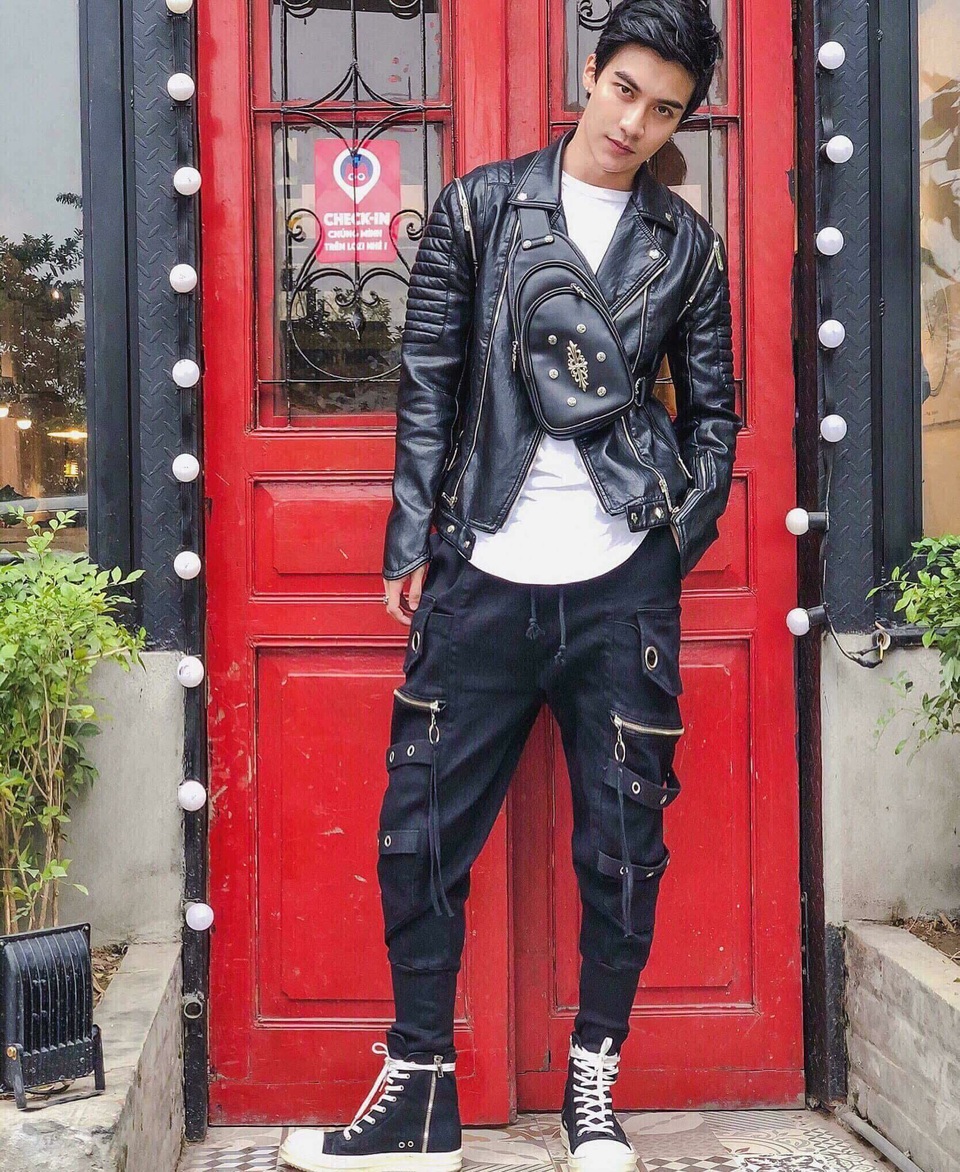 Chị gái Nam Em lọt chung kết Người mẫu thời trang Việt Nam - 3 Thí sinh Nguyễn Sỹ Hưng, Nguyễn Đăng Dũng là những gương mặt tạo được nhiều ấn tượng ở vòng chung kết.