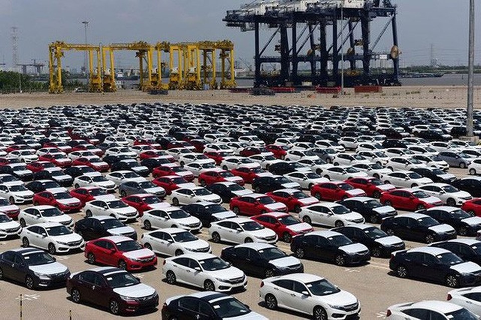 Ô tô nhập giảm 200 triệu đồng, xe nội chuẩn bị cú "sập giá" - 2
Thị trường ô tô sẽ thiết lập mặt bằng giá mới.